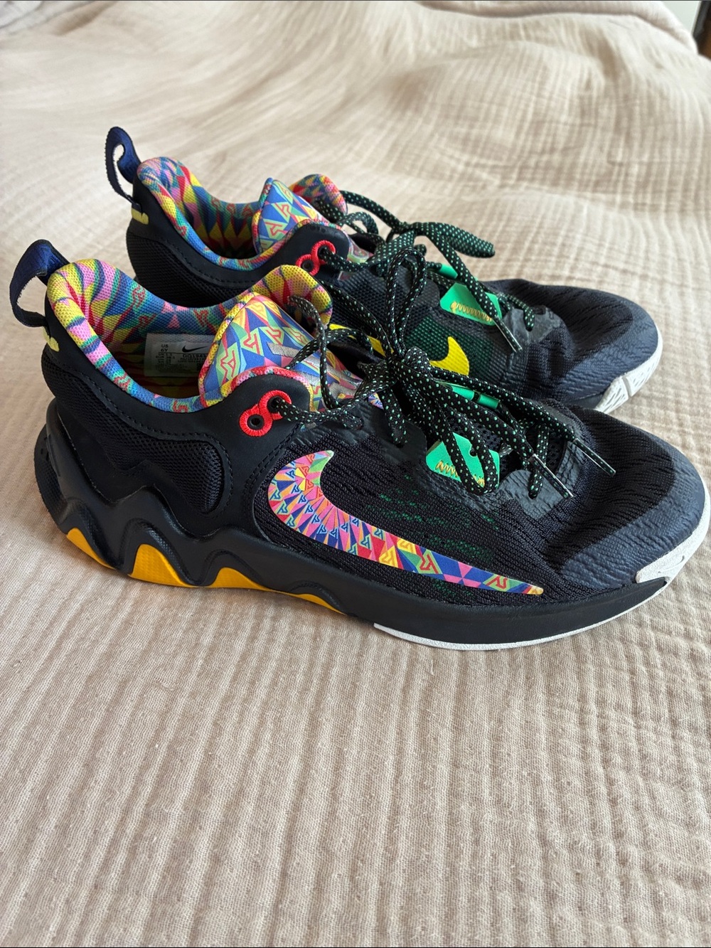 Nike Kids Size 6 Basketball Sneakers